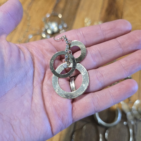 Vintage To Now Jewelry Lot Costume Estate Find Needs Cleaned. Mixed - Picture 11 of 14